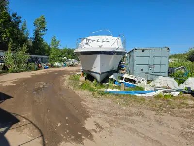 Project boat, 32 ft .Unflite Sedan. No flying bridge but lower helm can be functional. Twin 318 Chys...