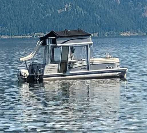 2014 Avalon Catalina Fundeck WJ2485 model. 1/2 ton towable. in Powerboats & Motorboats in Calgary
