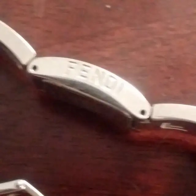Authentic FENDI Watch Montre Fendi Excellent Condition in Jewellery & Watches in City of Montréal - Image 11