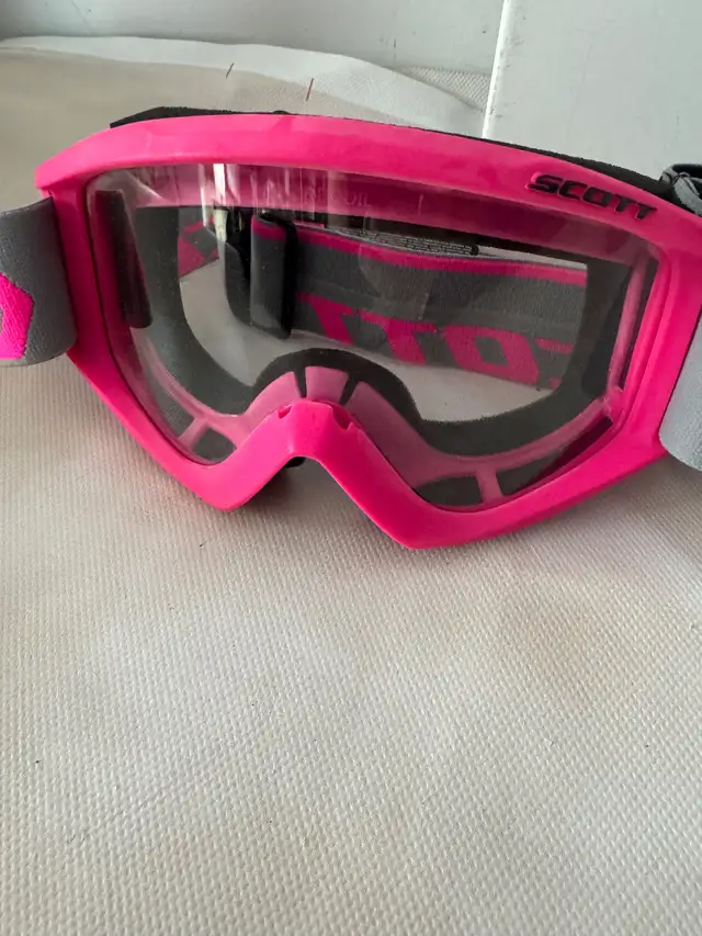 WINTER, OUTDOOR SPORT, SPORTS, SKI, SNOWBOARD, GOGGLES, EYE WEAR in Ski in City of Montréal - Image 6