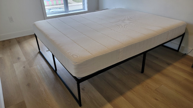 Hybrid mattress, medium firm/white, Queen. Thickness 20cm dans Literie  à Ville de Montréal