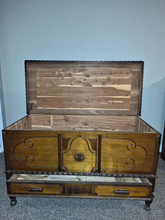 Antique Chest & Beautiful Quality Furniture Estate Collection in Dressers & Wardrobes in Brantford - Image 7