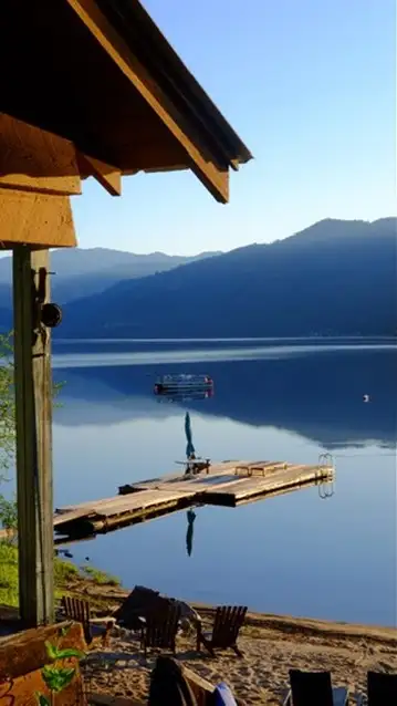 Modern Vintage Lakefront Huge Beach and Private Dock in British Columbia in Canada - Image 11