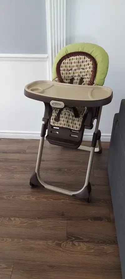 Chaise haute pour bébé 30 $, View more