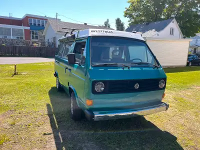 À qui la chance, cette superbe westfalia de couleur unique! Très bien entretenue, tout est en ordre,...