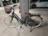 Vélo de ville à cadre bas