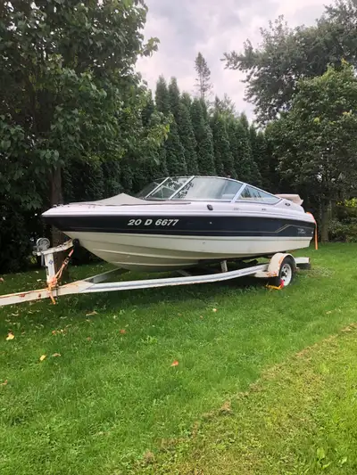 Bateau Four Winns 170 Freedom OMC Cobra Outdrive très bon condition. Nouveau Fuel sender Besoin un m...