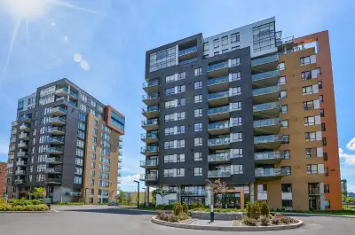 Grand condo 3 1/3 situé au 4ieme étage. Electros, walk-in, une place de stationnement à l’intérieur...