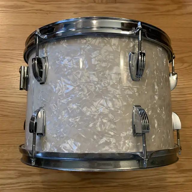 Vintage Ludwig Tom Drum 1976 13” x 9” - White Mother of Pearl in Drums & Percussion in Cambridge - Image 4