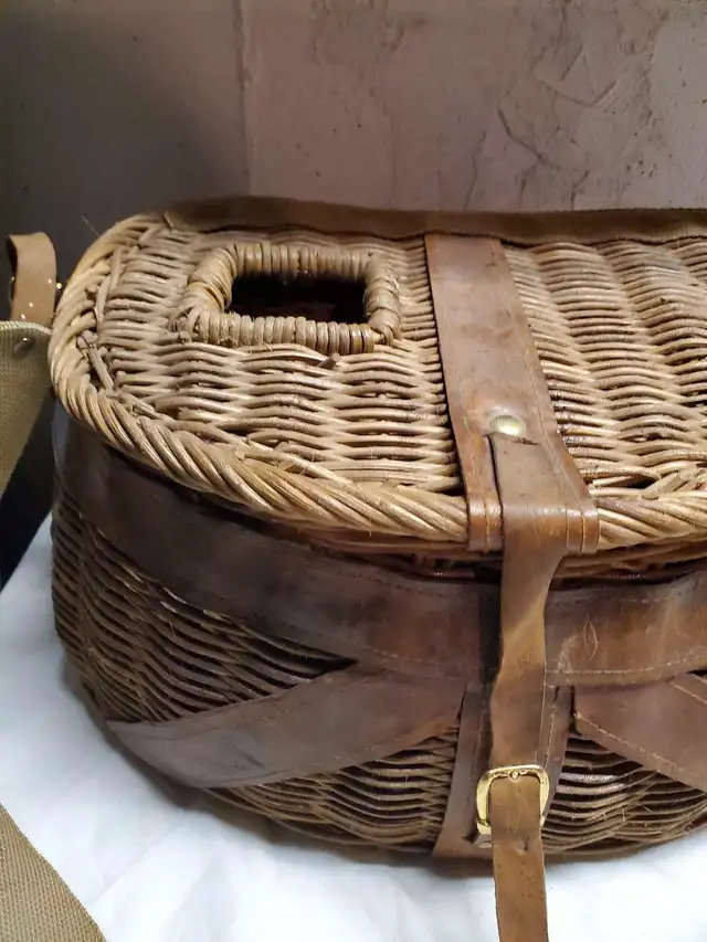Vintage fishing basket $125 obo62863283580545121