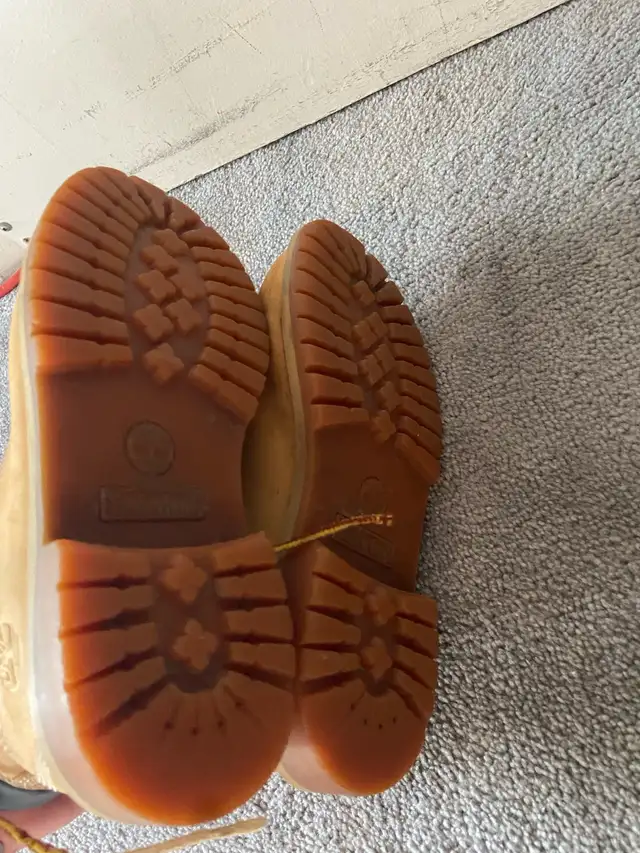 timberland boots size 4 in Kids & Youth in Markham / York Region - Image 6