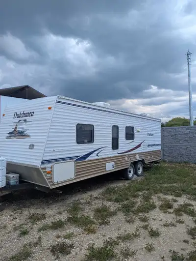 2007 Dutchman 27QB - original owners , front queen , rear jack and jill bunks with pac n play door....