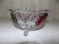 Elegant crystal 3 footed bowl