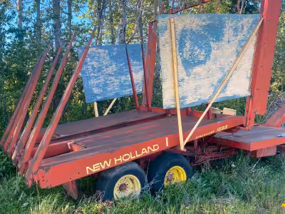 New Holland Bale Wagon 1033 accumulater mover . Located in Fraser Lake area