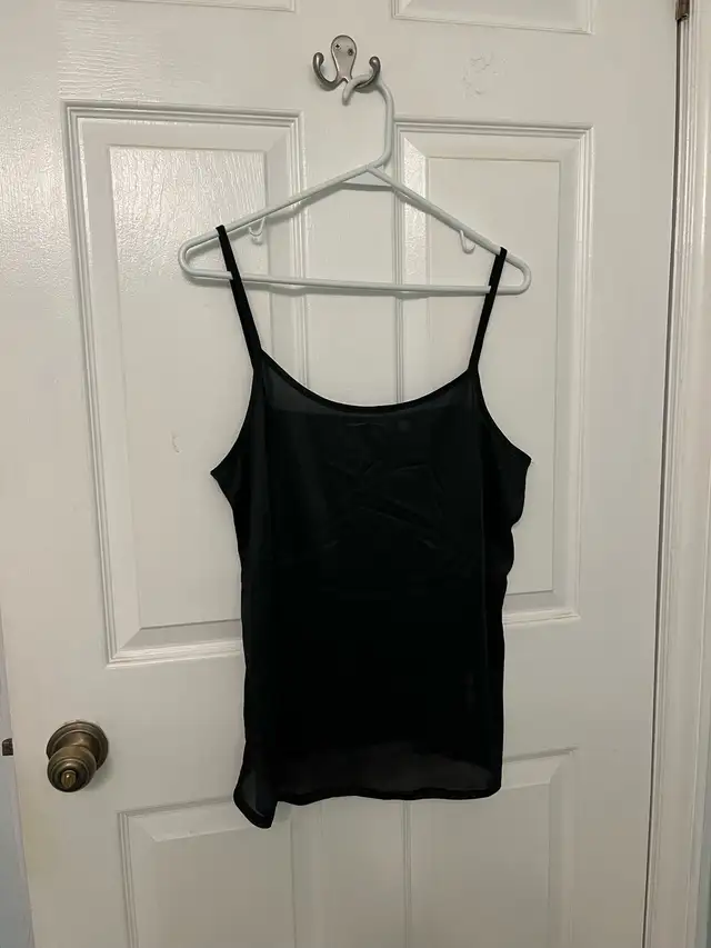 spaghetti strap top, 2X, $2 in Women's - Tops & Outerwear in City of Halifax - Image 2