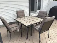 Table de patio (51x51) en ceramique + 4 chaises