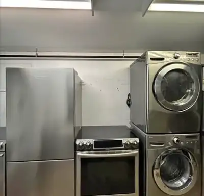 Fridge/Frigo Hisense 30" pouces/inch Stove/cuisiniere 30" pouces/inch Laveuse Secheuse/washer dryer...