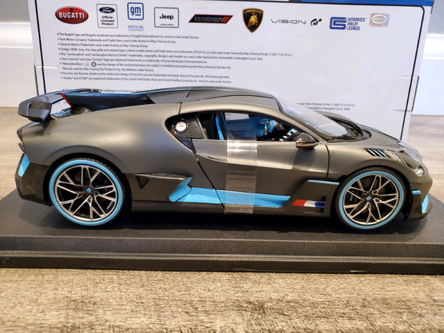 1:18 Diecast Maisto Bugatti Divo Matt Grey Carbon in Arts & Collectibles in Kawartha Lakes - Image 2