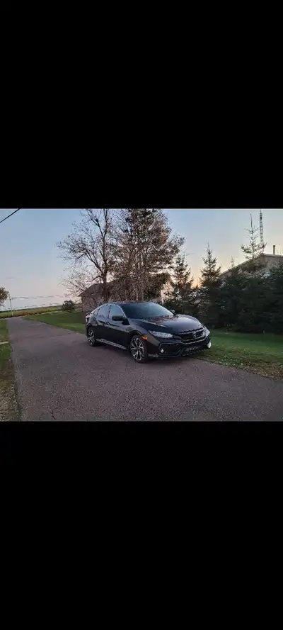 2019 Honda Civic SI for sale, it's a rebuilt title but its in great shape has about 95000kms, fantas...