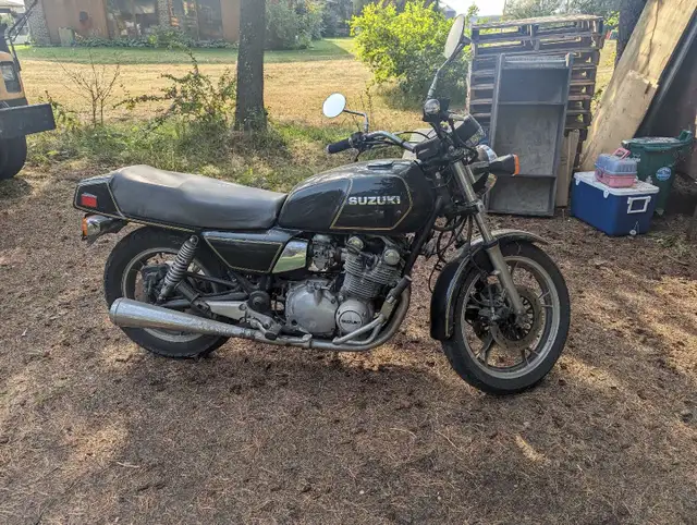 1982 Suzuki GS 1100 in Sport Bikes in Red Deer - Image 3