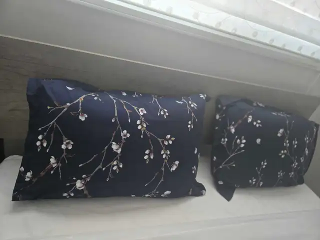 Queen duvet and duvet cover in Bedding in Ottawa - Image 2