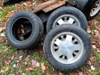 Perelli Winter Tires with Rim. 2 on rims as one wihout. Tread are like new, great shape. 265/60R15....