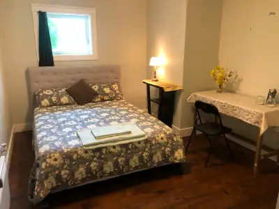 ROOM AVAILABLE FROM APRIL 8, 202 in a shared single house of 2 spacious bedrooms. IF THIS AD IS UP,...