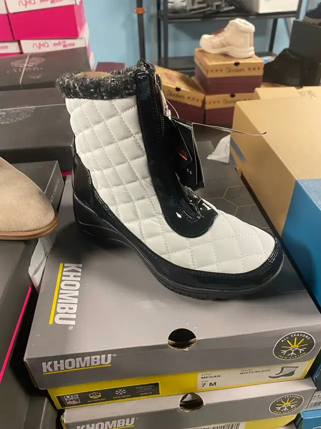 Warehouse Wholsale winter boots $19 in Men's Shoes in City of Montréal - Image 4