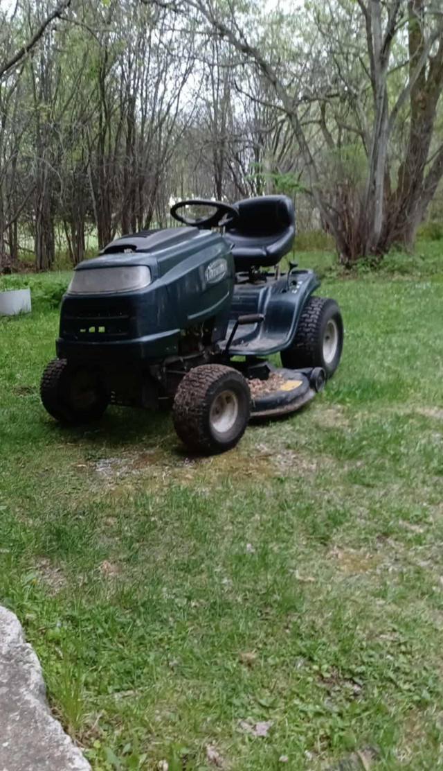recherche tracteur a gazon in Lawnmowers & Leaf Blowers in Ottawa