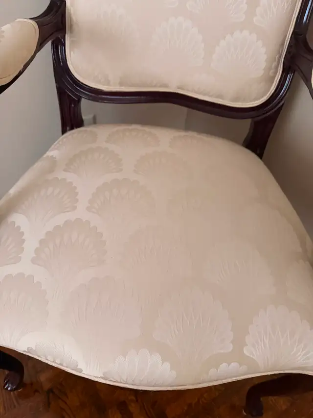 French style vintage chairs (set of 2) in Chairs & Recliners in Markham / York Region - Image 3