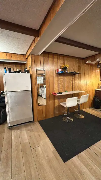 BIG GRAND Sous-sol Basement à louer 1er juillet Idéal pour 2 per