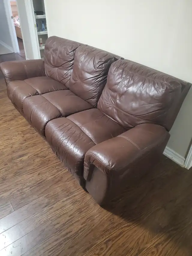 Free  Three piece Leather sofa559281316572712962