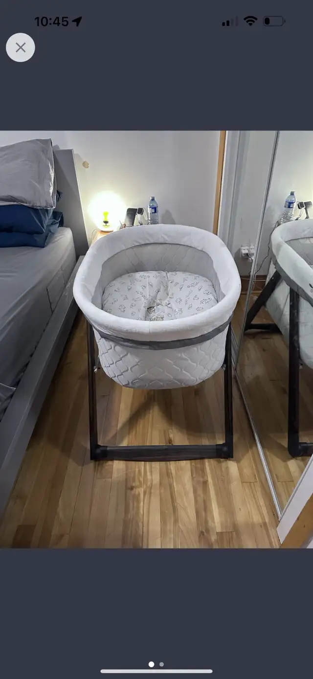 Wood Bassinet in Cribs in City of Montréal - Image 5