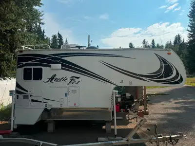 Arctic Fox camper with slide out comes with: - electric jacks - solar panel - air conditioning - Ona...