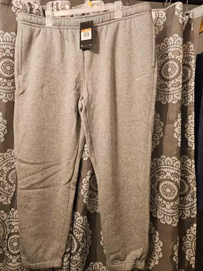 Selling Brand New XXL Women's Grey Nike Joggers. I can steam it before hand to get the wrinkles out.