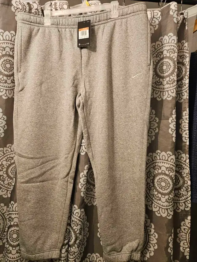 Nike Joggers Sweatpants in Women's - Bottoms in City of Montréal - Image 2
