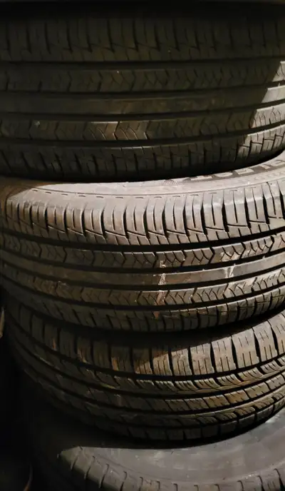 All season tires. Only used one season 245/60R18 Cash only no etransfer