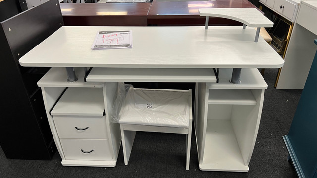 Nice computer desk with drawers and keyboard tray in Desks in Markham / York Region - Image 2