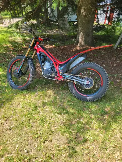 Trial gasgas 250 txt GP état neuf non négociable cueillette à la porte