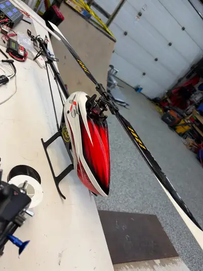 Amazing setup. Requires 6s lipo. Unfortunately I don’t have any battery trays but Velcro straps work...