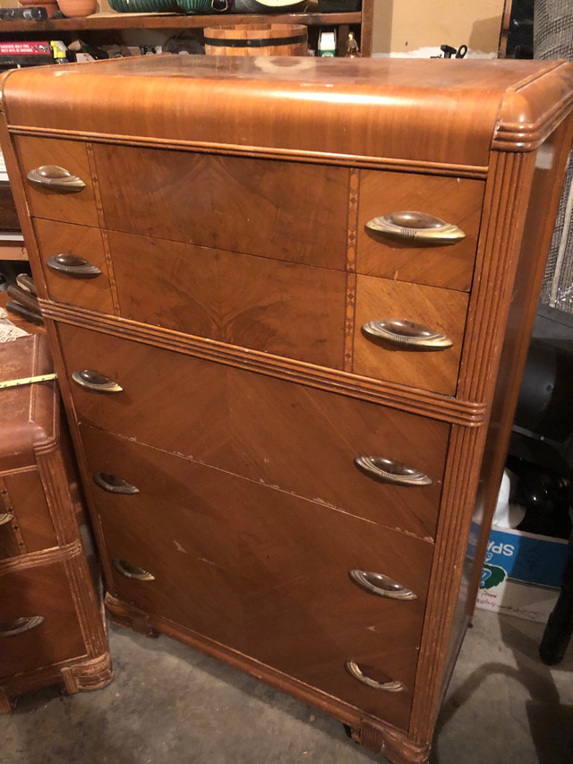 Antique Wood Vanity Dresser & Matching Highboy in Dressers & Wardrobes in Lethbridge - Image 4