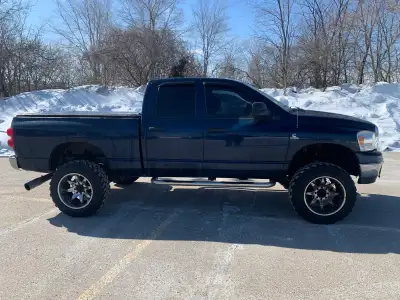 330 000 kms, 20 inch rims, 35 inch tires. 75 percent treads, recent front end work $3200 worth. Driv...
