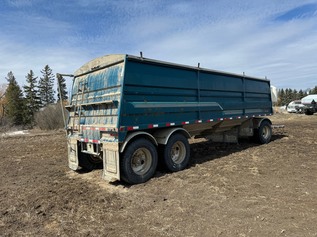 2007 load line trailer in Farming Equipment in Brandon - Image 2