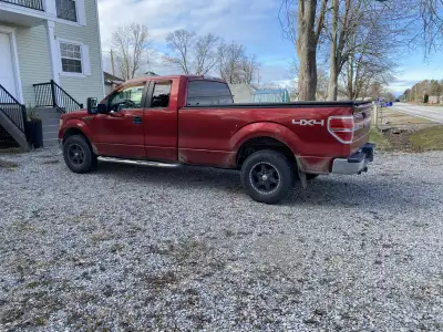 2010 F150 4x4 long 8' box real work truck , 281Km 5.4 V8 runs strong , new fuel pump , tires last se...