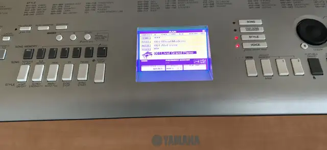 YAMAHA GRAND PIANO DGX-620 in Pianos & Keyboards in City of Toronto - Image 8