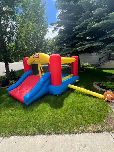 Little Tikes Inflatable Jumping Castle, View more