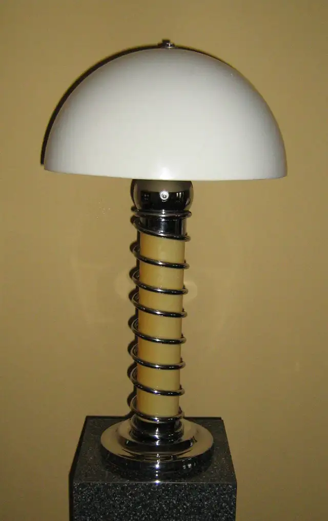 VINTAGE MCM ARTISAN SCULPTURAL  CHROME COIL SPRING MUSHROOM LAMP in Indoor Lighting & Fans in City of Toronto - Image 3