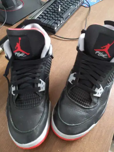 Jordan 4 Retro Bred Reimagined✅ Size 7 Men ✅ Good condition ✅ Bought from footlocker a month ago ✅ O...