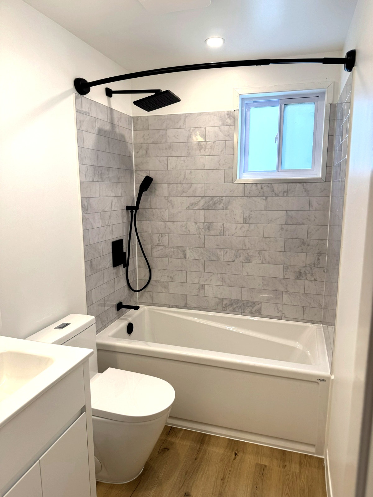 À LOUER / FOR RENT – 4 ½ ENTIÈREMENT RÉNOVÉ / FULLY RENOVATED — photo 3