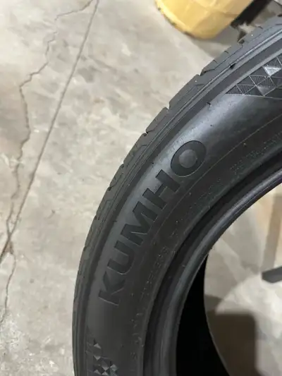 Selling 4 mint condition 275/50R20 all season tires, around 85% tread left, kumho tires.